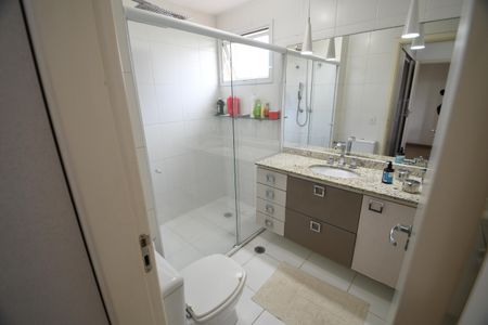 Apartamento à venda com 137m², 3 quartos e 3 vagasBanheiro da Suíte 1