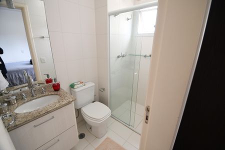 Apartamento à venda com 137m², 3 quartos e 3 vagasBanheiro da Suíte 2