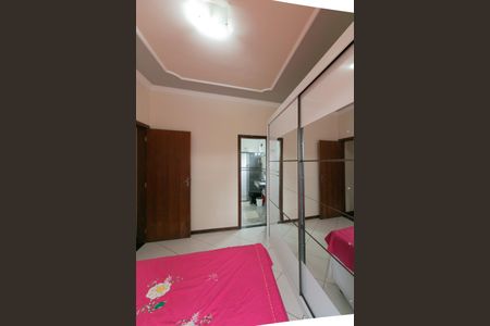 Casa à venda com 156m², 3 quartos e 2 vagasSuíte