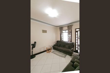Casa à venda com 156m², 3 quartos e 2 vagasSala