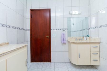 Casa à venda com 175m², 3 quartos e 2 vagas Casa à venda com 175m², 3 quartos e 2 vagasBanheiro 2