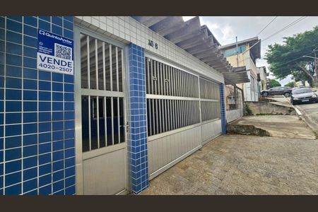 Casa à venda com 175m², 3 quartos e 2 vagas Casa à venda com 175m², 3 quartos e 2 vagasFachada e placa