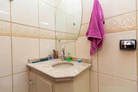 Casa à venda com 175m², 3 quartos e 2 vagas Casa à venda com 175m², 3 quartos e 2 vagasBanheiro 3