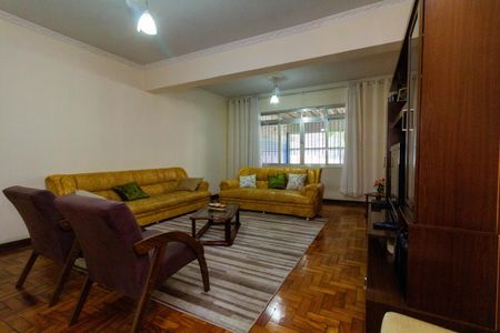 Casa à venda com 175m², 3 quartos e 2 vagas Casa à venda com 175m², 3 quartos e 2 vagasSala