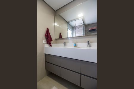 Apartamento à venda com 110m², 2 quartos e 4 vagasBanheiro da Suíte 1