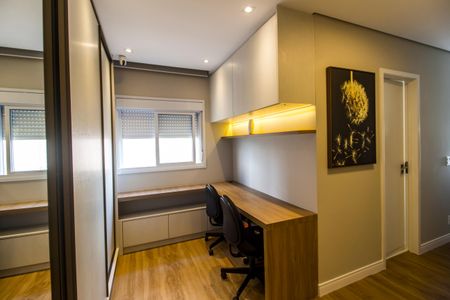 Apartamento à venda com 110m², 2 quartos e 4 vagasCloset da suíte 1