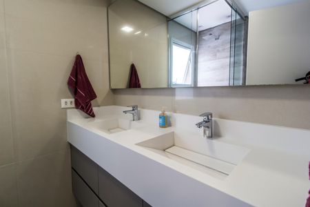 Apartamento à venda com 110m², 2 quartos e 4 vagasBanheiro da Suíte 1