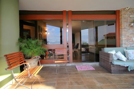 Casa à venda com 650m², 5 quartos e 4 vagasVaranda da Sala de Jantar