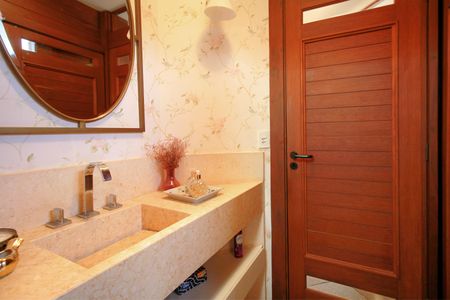 Casa à venda com 650m², 5 quartos e 4 vagasBanheiro da Suíte 5