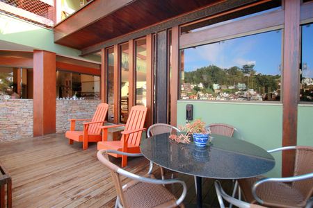 Casa à venda com 650m², 5 quartos e 4 vagasVaranda do Espaço Gourmet