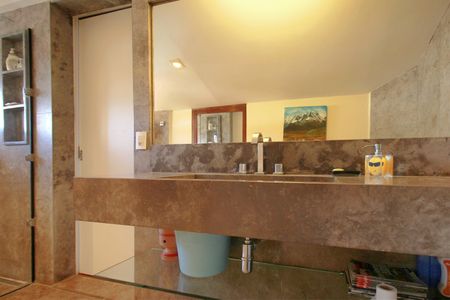 Casa à venda com 650m², 5 quartos e 4 vagasBanheiro da Suíte 4