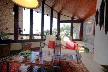 Casa à venda com 650m², 5 quartos e 4 vagasSala