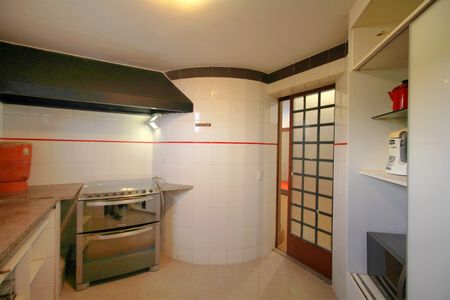 Casa à venda com 650m², 5 quartos e 4 vagasCozinha do Galpão térreo