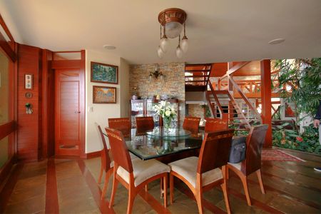 Casa à venda com 650m², 5 quartos e 4 vagasJantar