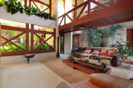 Casa à venda com 650m², 5 quartos e 4 vagasSala de Estar