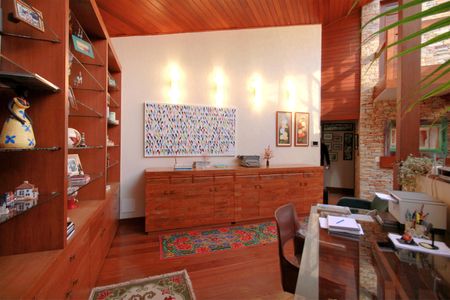 Casa à venda com 650m², 5 quartos e 4 vagasBiblioteca