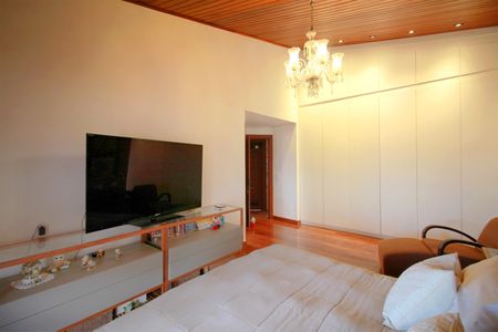 Casa à venda com 650m², 5 quartos e 4 vagasSuite Master