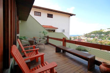 Casa à venda com 650m², 5 quartos e 4 vagasVaranda do Espaço Gourmet