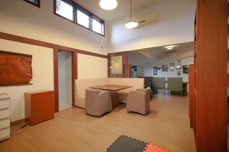 Casa à venda com 650m², 5 quartos e 4 vagasGalpão térreo