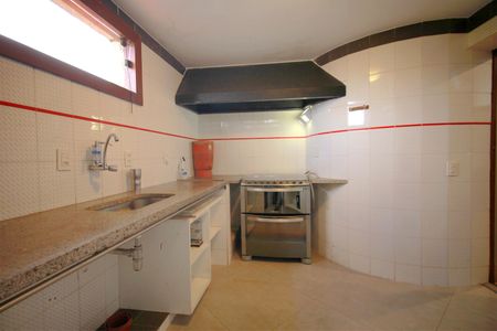 Casa à venda com 650m², 5 quartos e 4 vagasCozinha do Galpão térreo