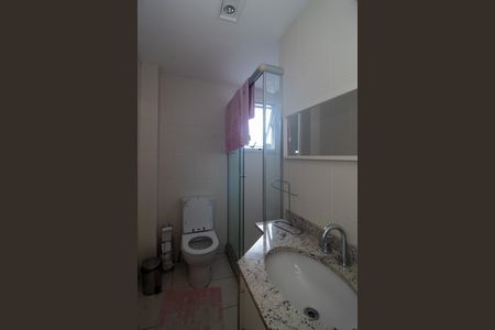 Casa à venda com 184m², 3 quartos e 2 vagasBanheiro 