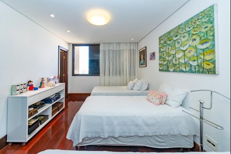 Apartamento à venda com 486m², 4 quartos e 5 vagasSuíte 2