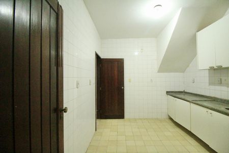 Casa para alugar com 160m², 3 quartos e 2 vagas Casa para alugar com 160m², 3 quartos e 2 vagasCozinha