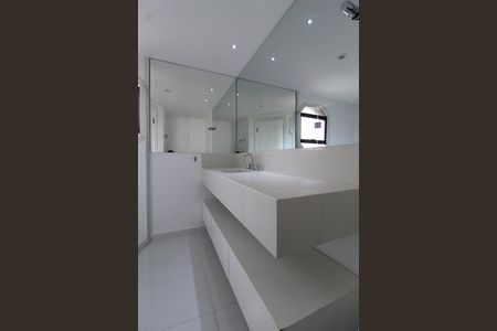 Apartamento à venda com 178m², 3 quartos e 3 vagasBanheiro da Suíte 2