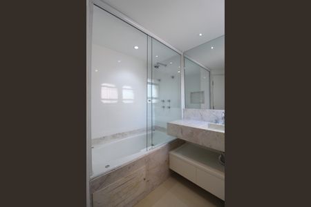 Apartamento à venda com 178m², 3 quartos e 3 vagasBanheiro da Suíte 3