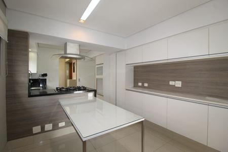 Apartamento à venda com 178m², 3 quartos e 3 vagasCozinha