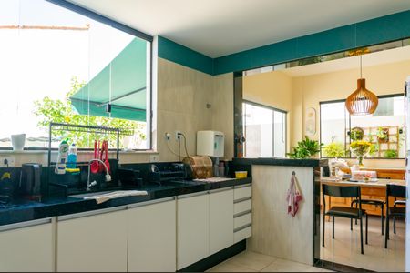 Casa para alugar com 250m², 4 quartos e 2 vagasCozinha