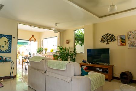 Casa para alugar com 250m², 4 quartos e 2 vagasSala