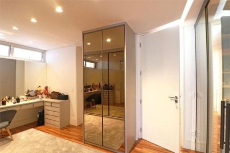 Casa à venda com 358m², 3 quartos e 5 vagas Casa à venda com 358m², 3 quartos e 5 vagasFoto 12