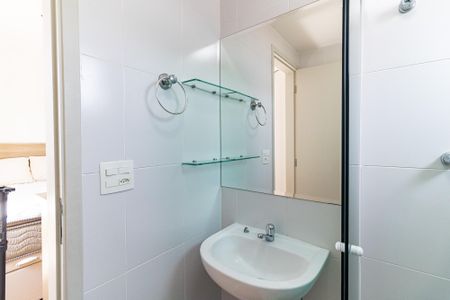 Apartamento para alugar com 56m², 2 quartos e 2 vagas Apartamento para alugar com 56m², 2 quartos e 2 vagasBanheiro da Suíte