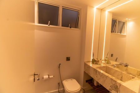 Apartamento à venda com 220m², 3 quartos e 2 vagasBanheiro Social