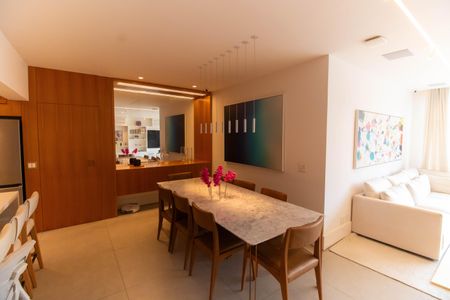 Apartamento à venda com 220m², 3 quartos e 2 vagasSala