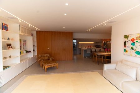 Apartamento à venda com 220m², 3 quartos e 2 vagasSala