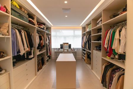 Apartamento à venda com 220m², 3 quartos e 2 vagasCloset da suíte 1