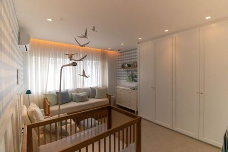 Apartamento à venda com 220m², 3 quartos e 2 vagasSuíte 2