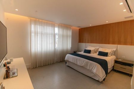 Apartamento à venda com 220m², 3 quartos e 2 vagasSuíte 1