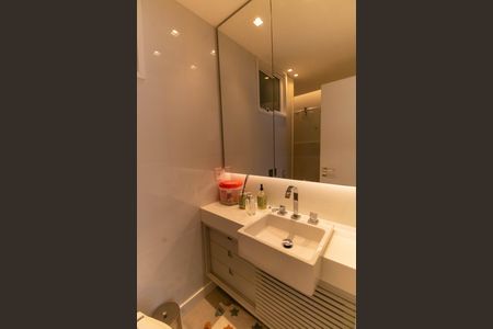 Apartamento à venda com 220m², 3 quartos e 2 vagasBanheiro da Suíte 2