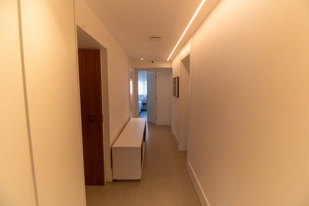 Apartamento à venda com 220m², 3 quartos e 2 vagasCorredor