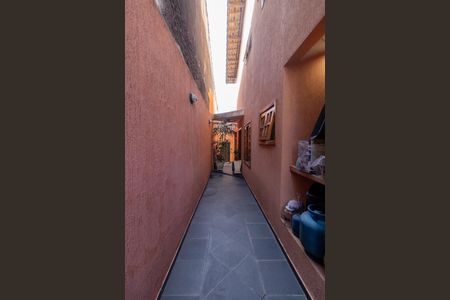 Casa à venda com 165m², 2 quartos e 2 vagasCorredor externo