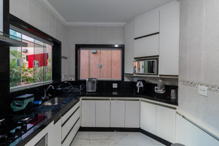 Casa à venda com 165m², 2 quartos e 2 vagasCozinha