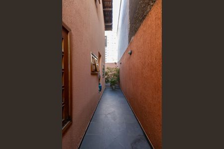 Casa à venda com 165m², 2 quartos e 2 vagasCorredor externo