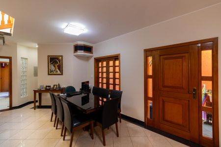 Casa à venda com 165m², 2 quartos e 2 vagasSala