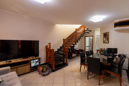 Casa à venda com 165m², 2 quartos e 2 vagasSala