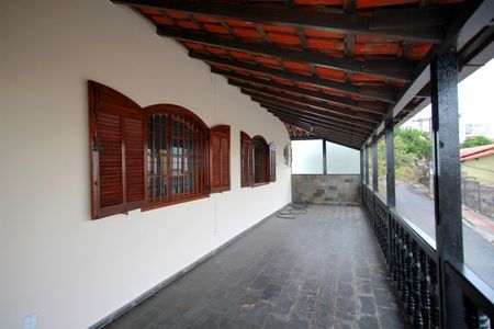 Casa à venda com 431m², 4 quartos e 1 vagaVaranda