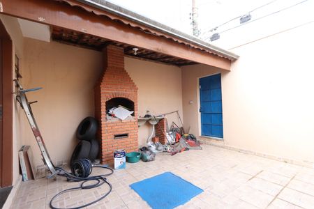 Casa para alugar com 191m², 3 quartos e 14 vagasQuintal