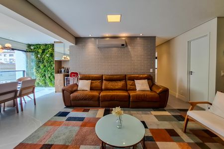 Apartamento à venda com 104m², 2 quartos e 2 vagasSala